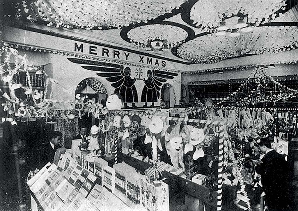 A photo of the Christmas decorations at Meidi-ya in Tokyo in 1922. Found at ZoomJapan's website, from Meidi-ya.